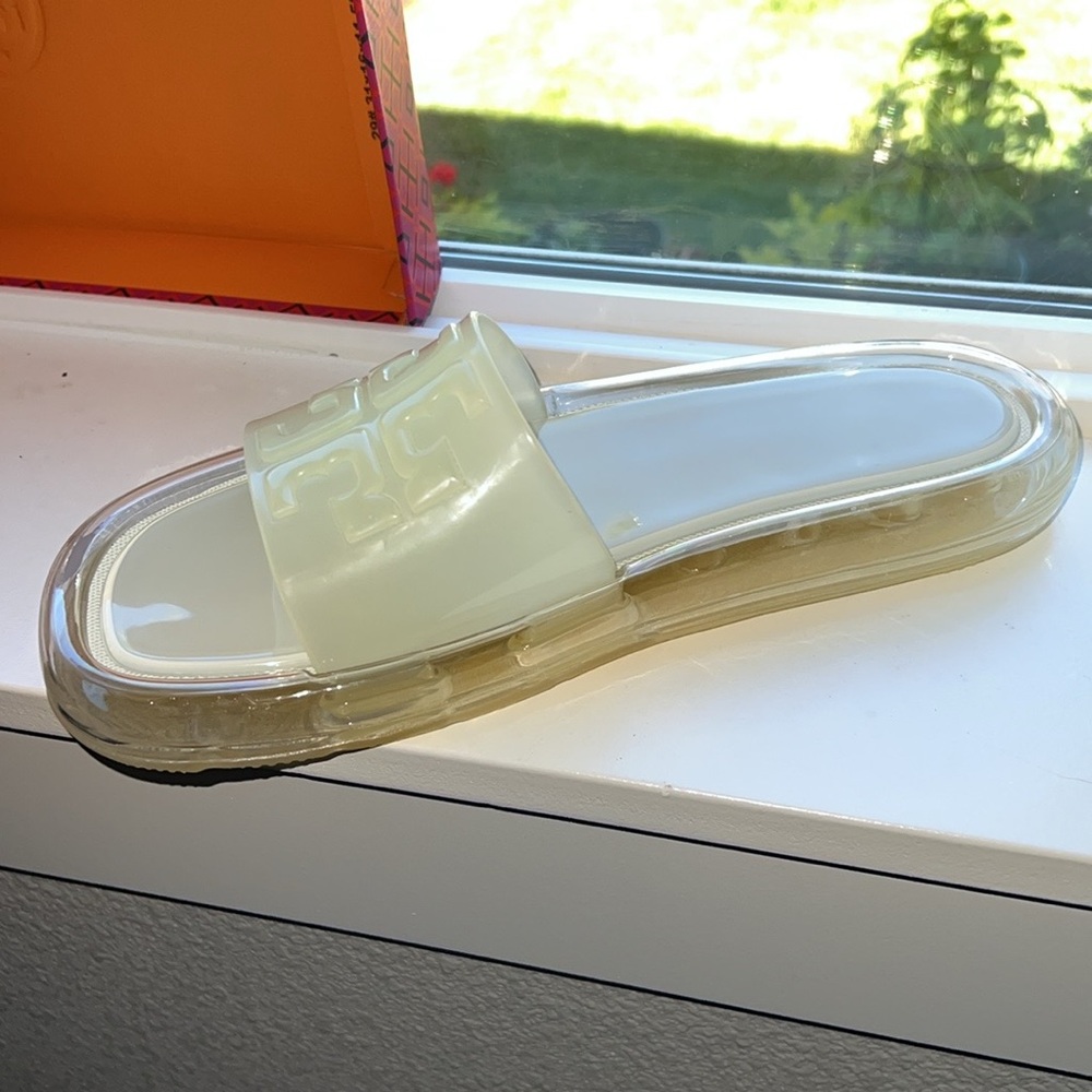 New Tory Burch BUBBLE JELLY 1" heel; 314" platform size 10 ivory new in box